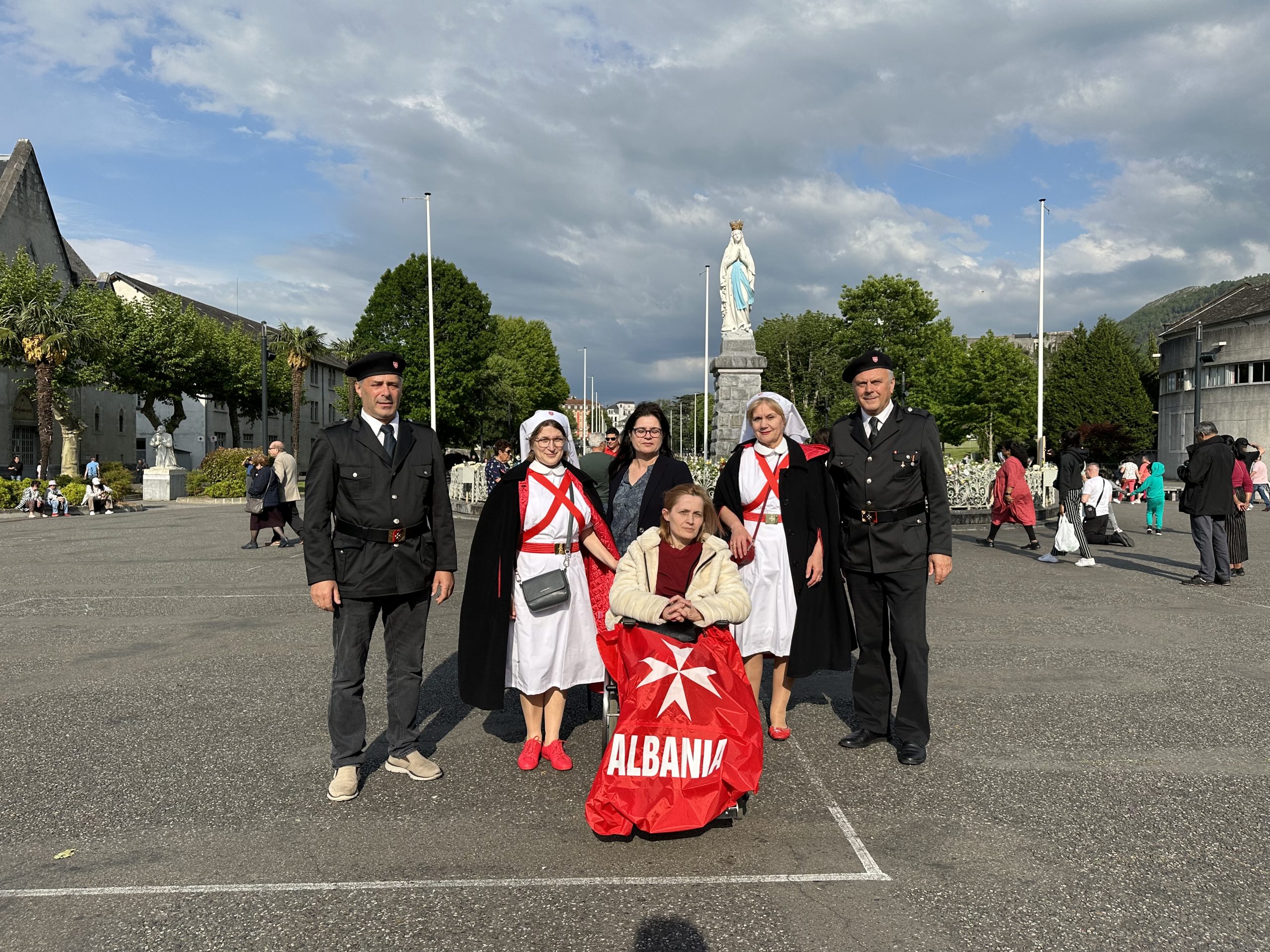 Pelegrinazhi i 65-të ndërkombëtar në Lourdes, i udhëhequr nga Mjeshtri i Madh Fra’ John Dunlap